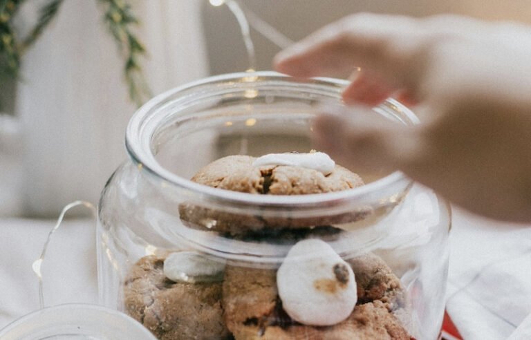 Loneliness and Food: Understanding the Deeper Connection Between Isolation and Eating Behaviors